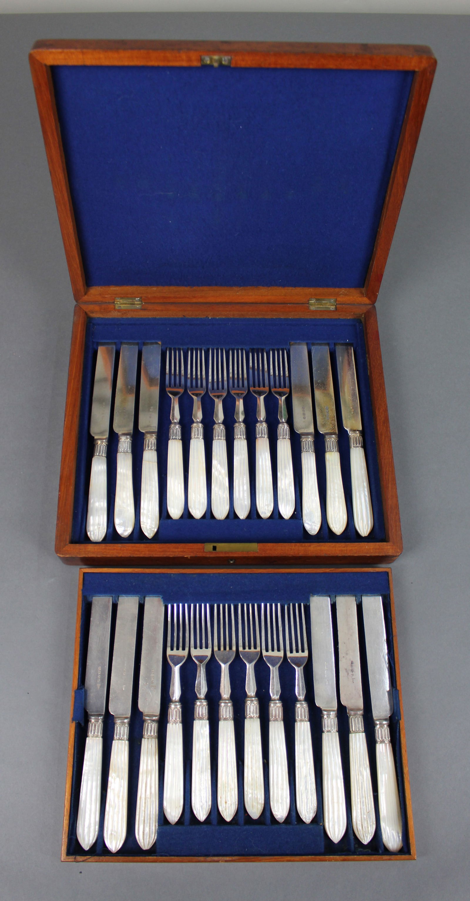 Victorian Mother-of-Pearl Handled Dessert Cutlery Set by Walker & Hall - 5