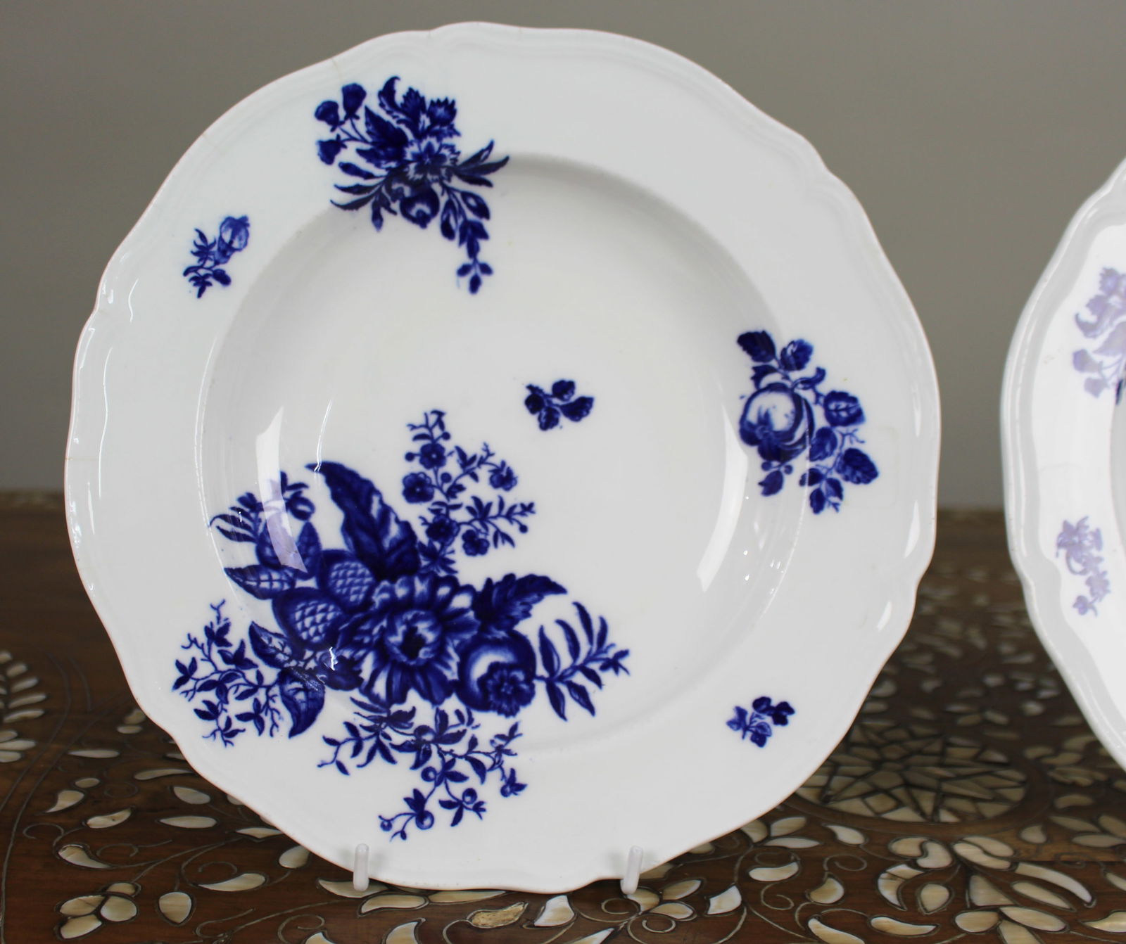 Pair of 18th-Century English Blue & White Porcelain Bowls - 2