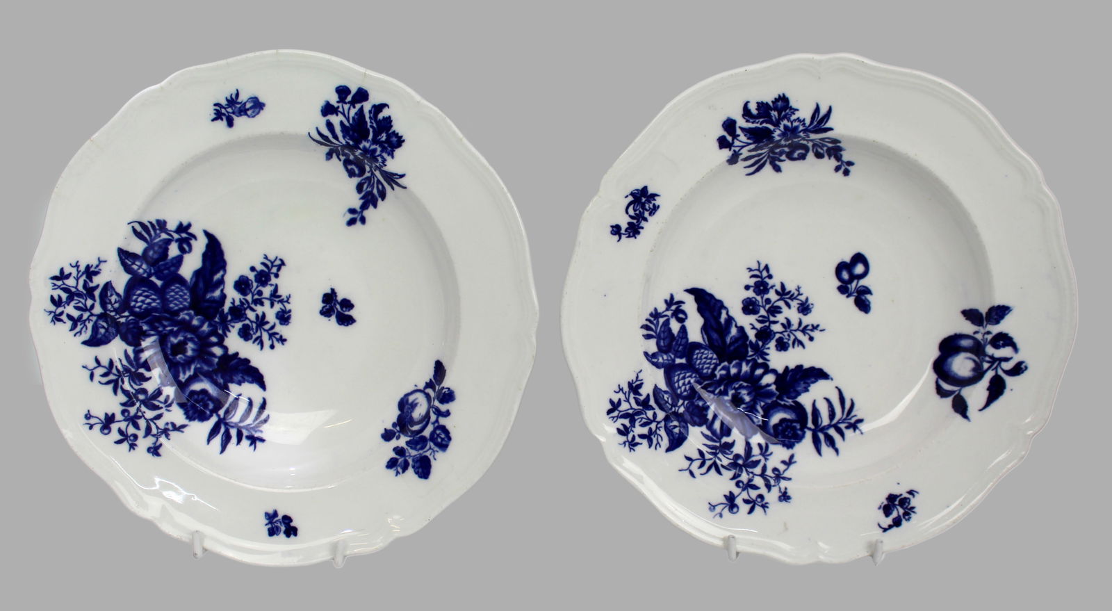 Pair of 18th-Century English Blue & White Porcelain Bowls - 5