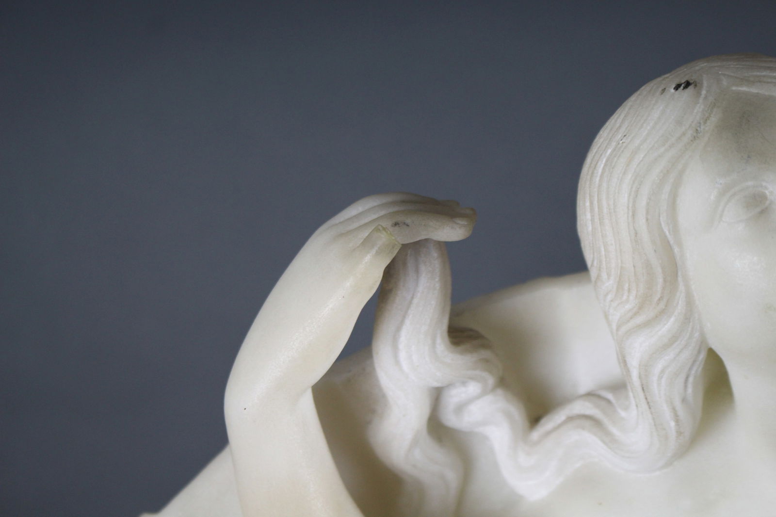 Early 19th c. Marble Sculpture of Venus on Mahogany Pedestal - 5