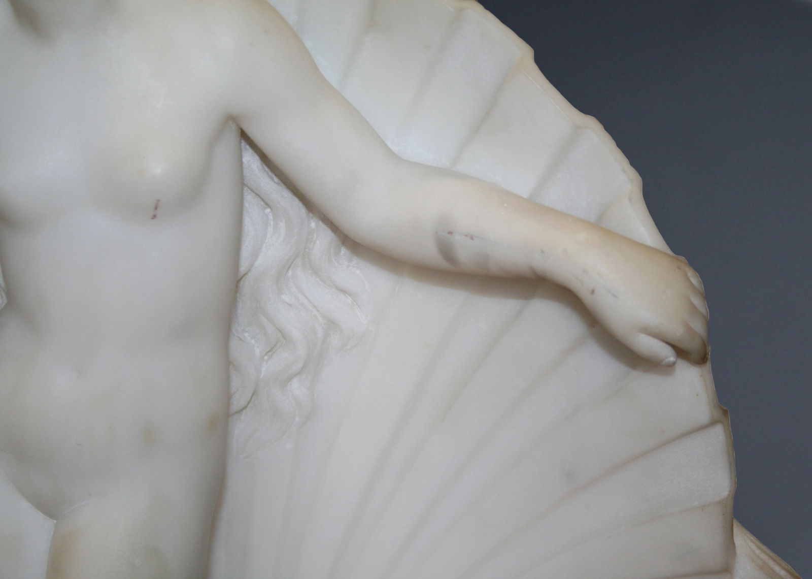 Early 19th c. Marble Sculpture of Venus on Mahogany Pedestal - 6