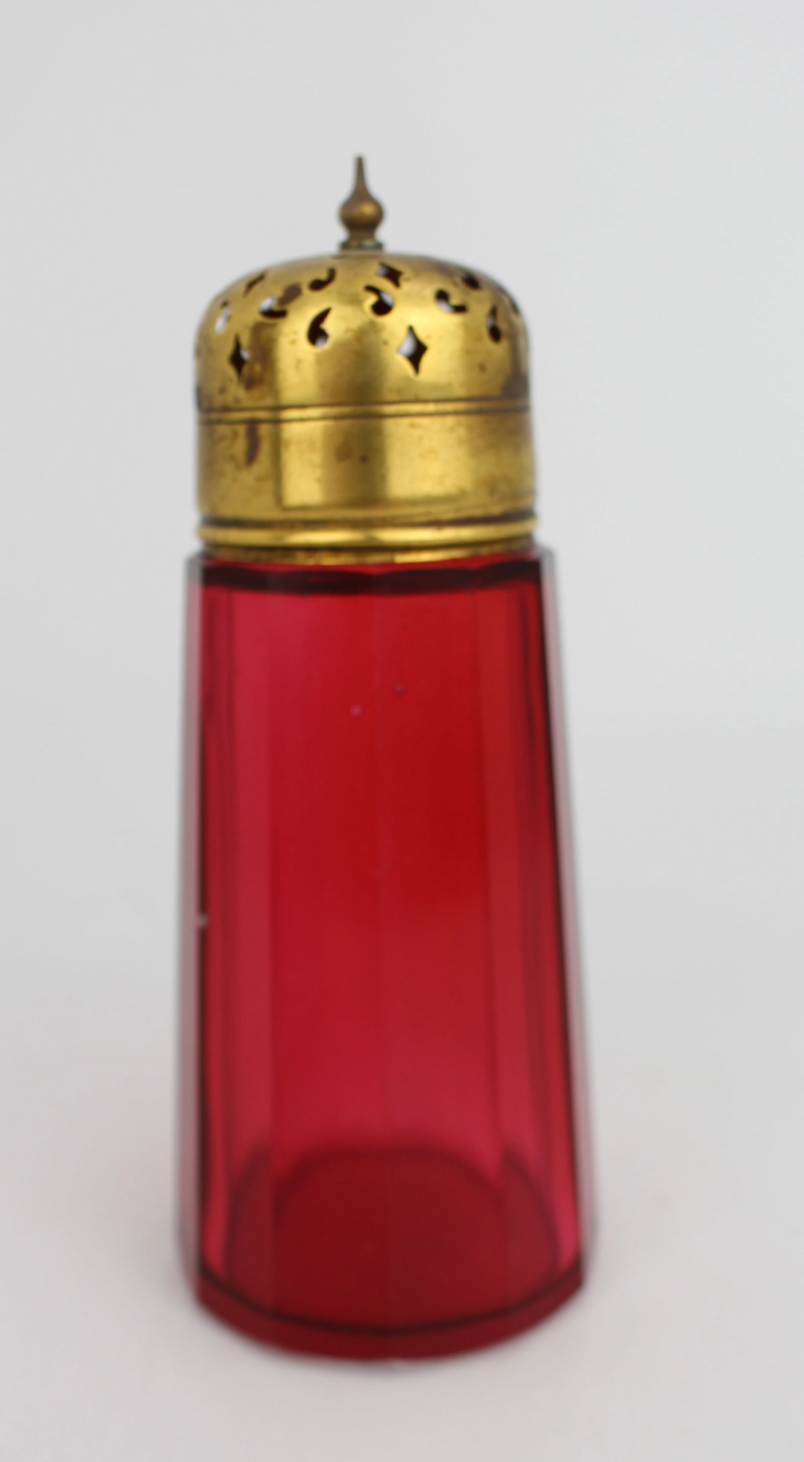 Antique Victorian Cranberry Glass Sugar Dredger: Title: Antique Victorian Cranberry Glass Sugar Dredger Description: Antique Victorian Cranberry Glass Sugar Dredger A fine quality Victorian sugar dredger. The body in rich cranber