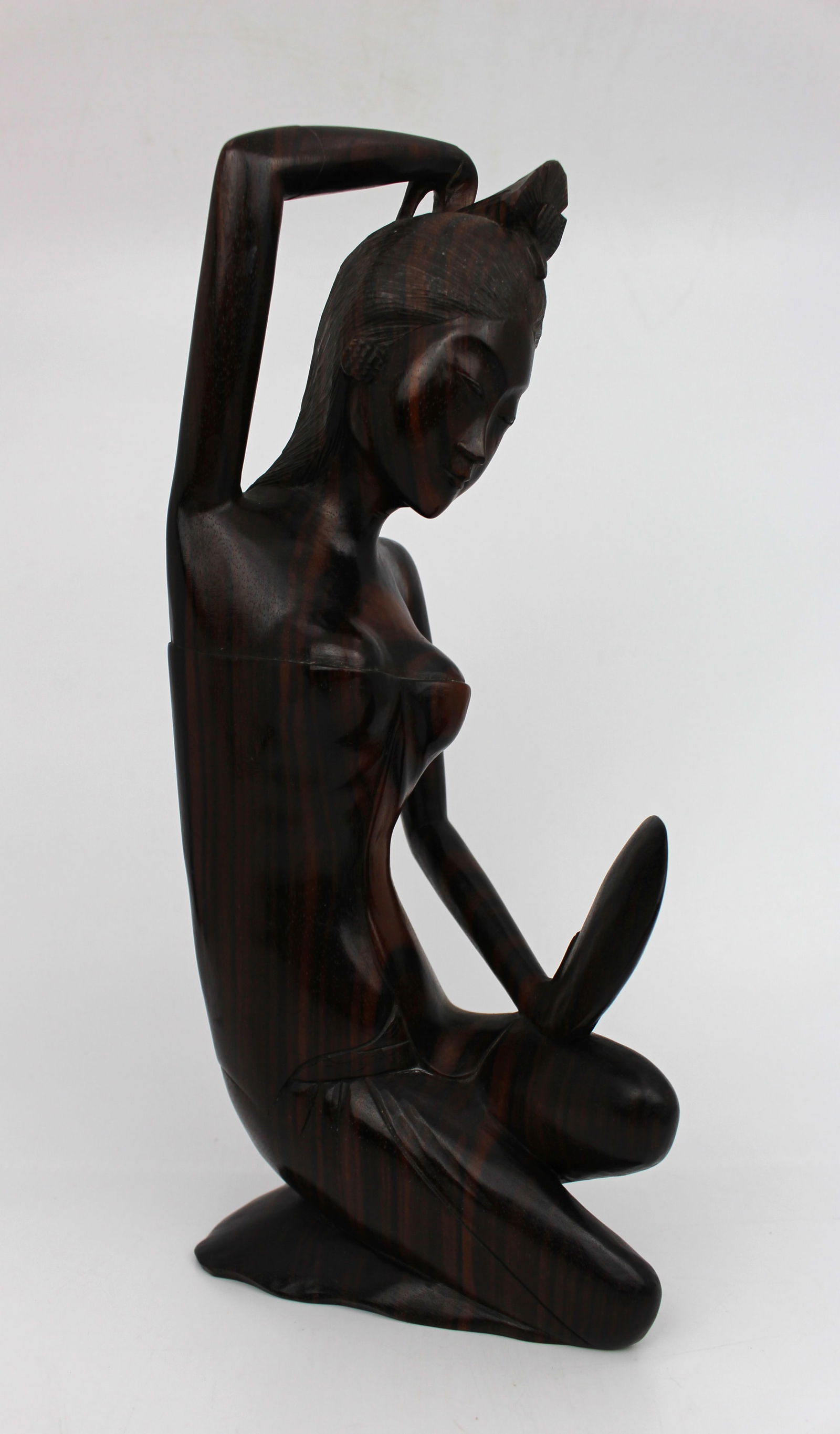 Vintage Balinese Hardwood Sculpture – Seated Woman with Mirror: Title: Vintage Balinese Hardwood Sculpture – Seated Woman with Mirror Description: Vintage Balinese Hardwood Sculpture – Seated Woman with Mirror – Signed PARTA – 2