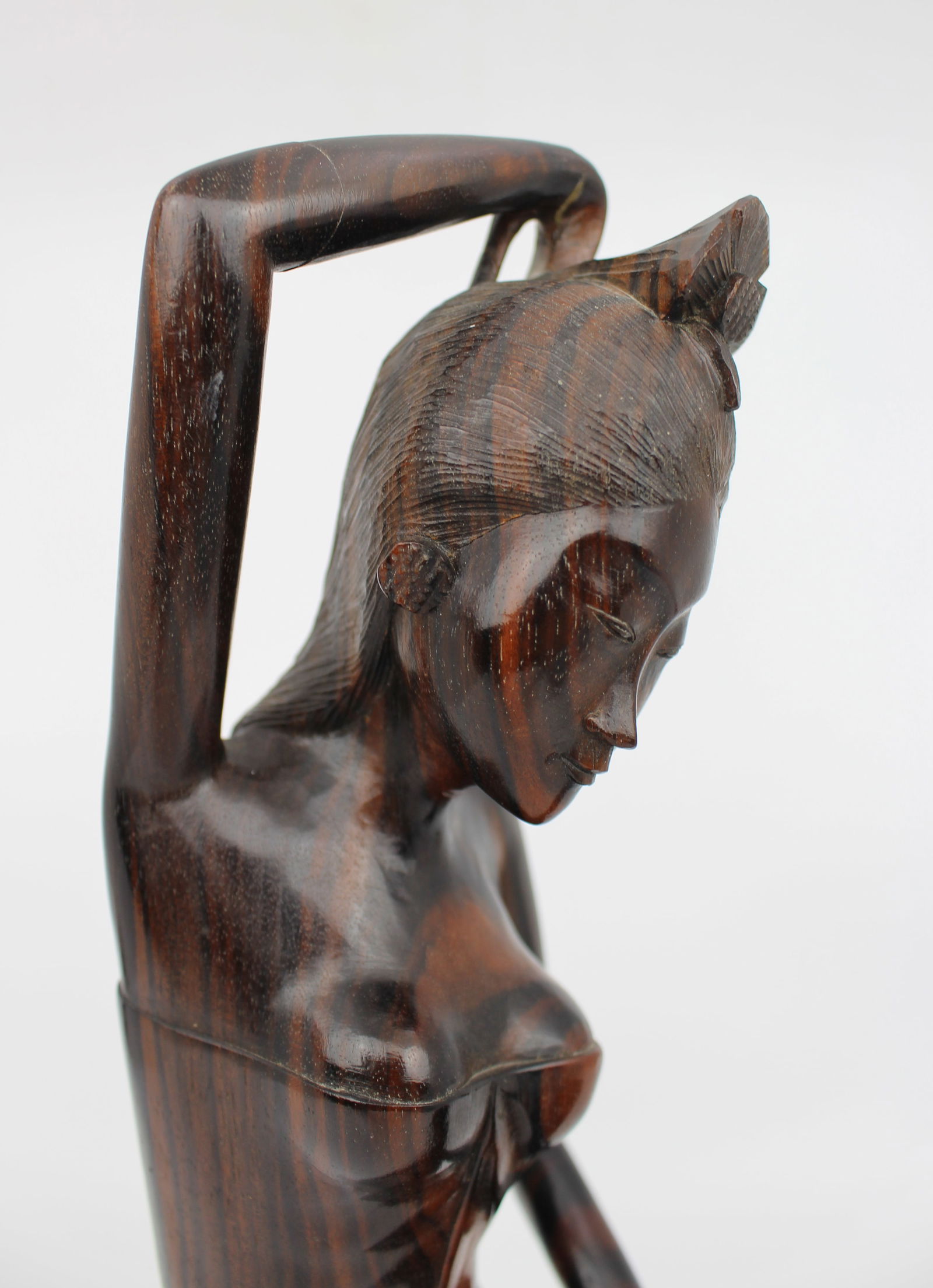 Vintage Balinese Hardwood Sculpture – Seated Woman with Mirror - 4