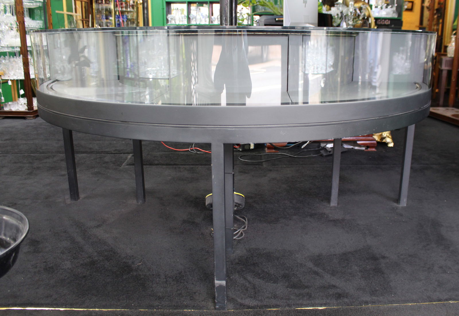 Georg Jensen Showroom Cabinet in Curved Glass and Ebonised Steel - 2