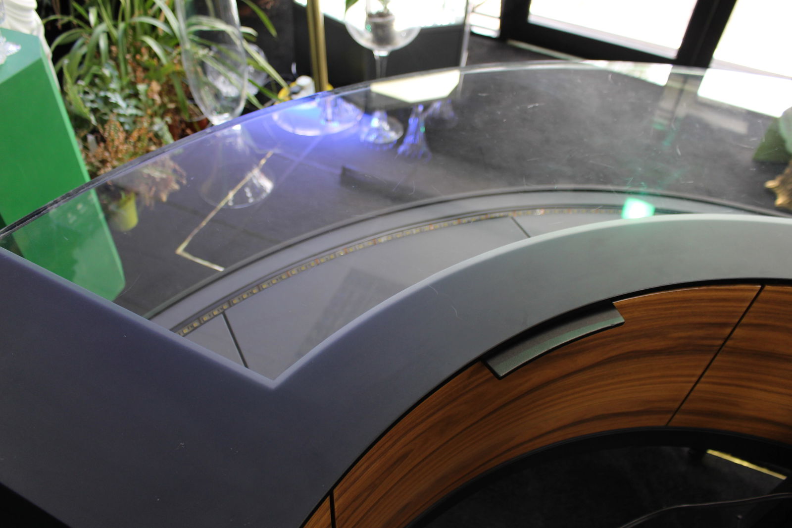 Georg Jensen Showroom Cabinet in Curved Glass and Ebonised Steel - 8