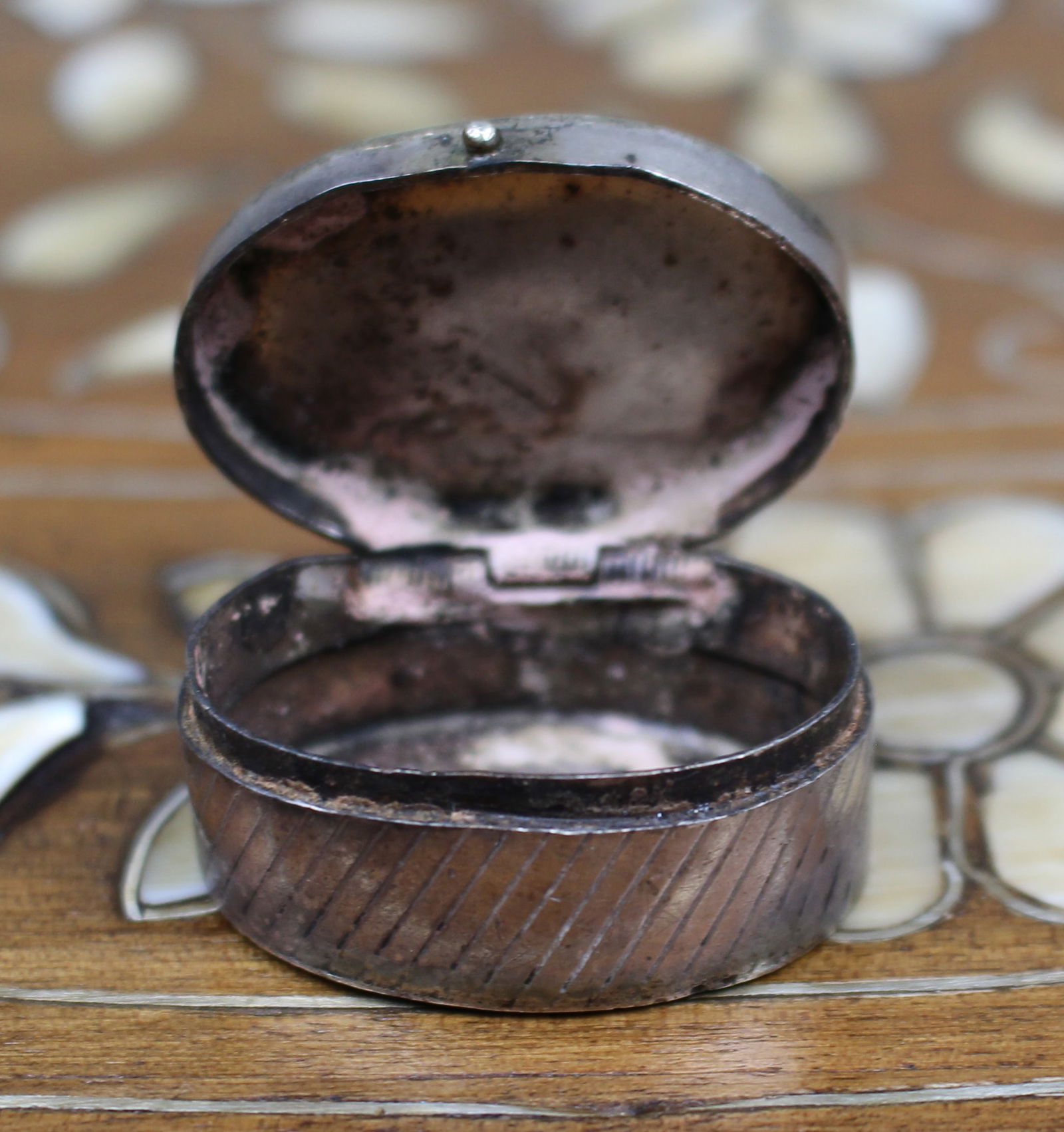 Vintage Sterling Silver Niello-Style Oval Pill Box, Marked 925 - 5