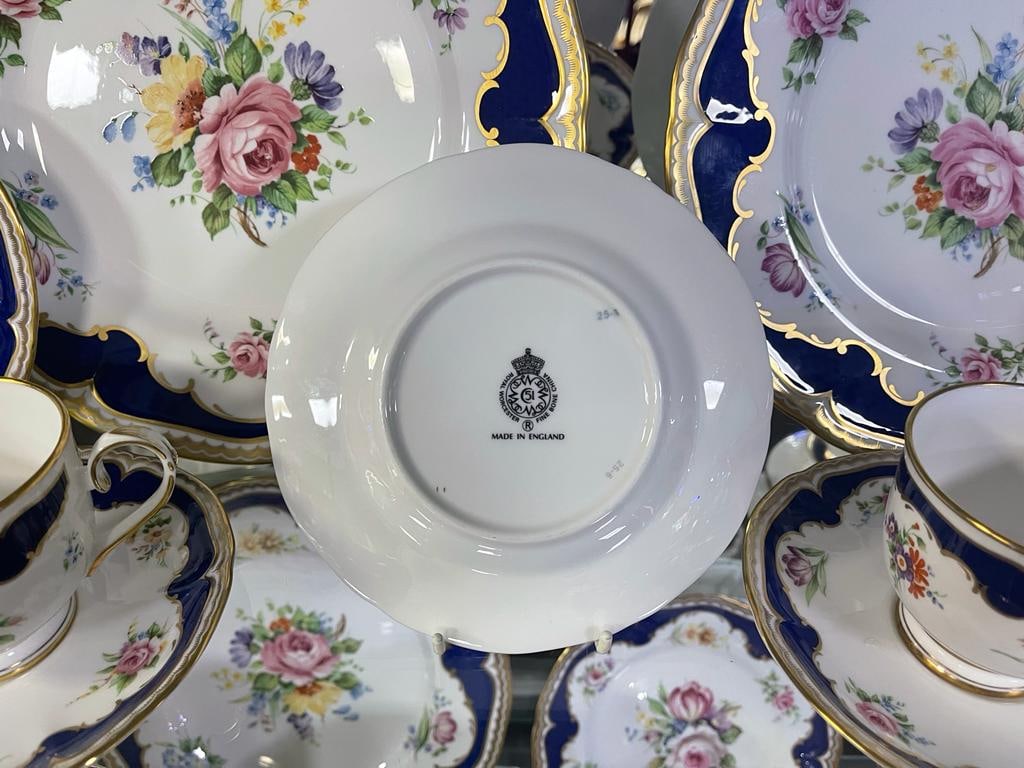 Royal Worcester Charlotte Dinner Service 70 Pieces - 11