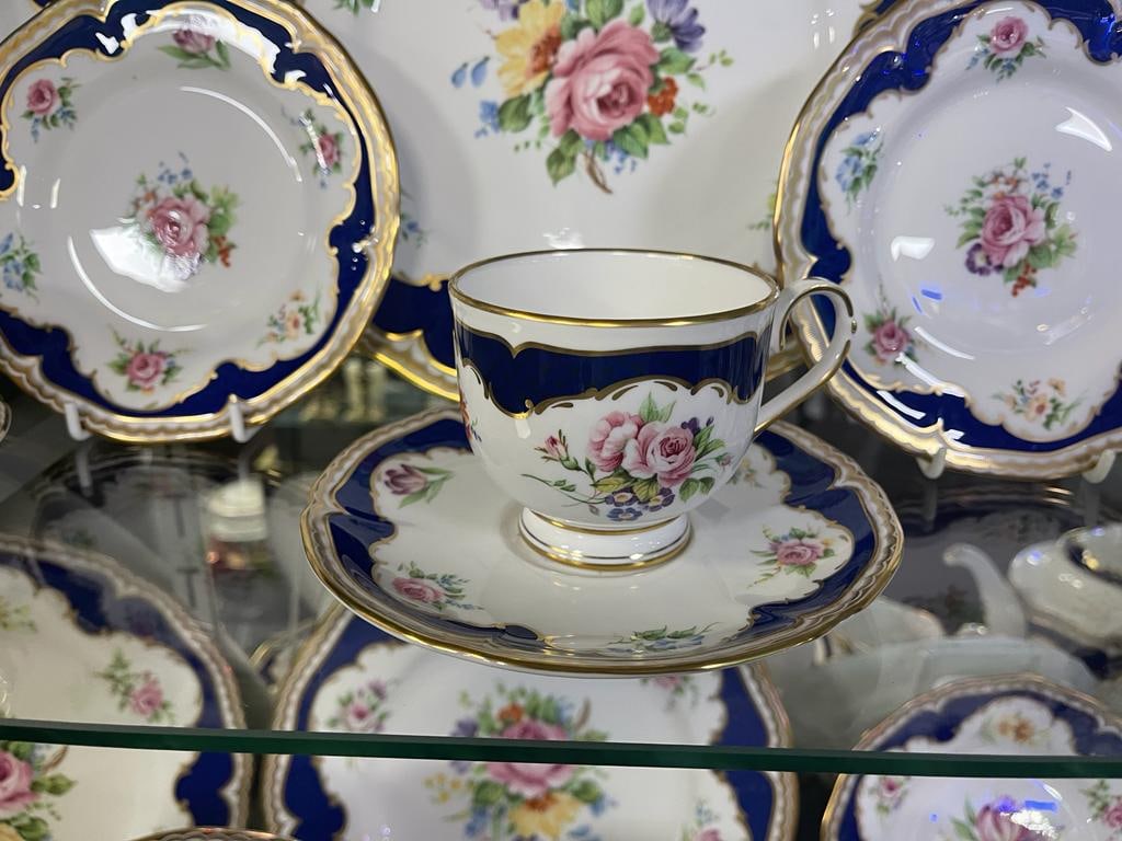 Royal Worcester Charlotte Dinner Service 70 Pieces - 13