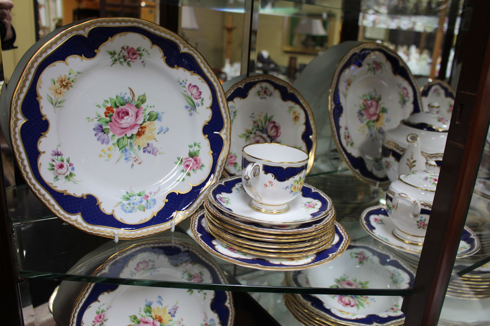 Royal Worcester Charlotte Dinner Service 70 Pieces - 3