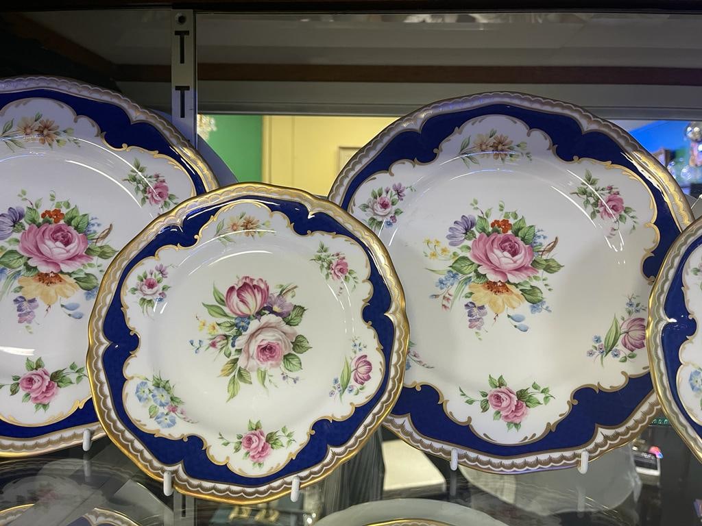 Royal Worcester Charlotte Dinner Service 70 Pieces - 5