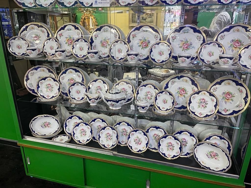 Royal Worcester Charlotte Dinner Service 70 Pieces - 7