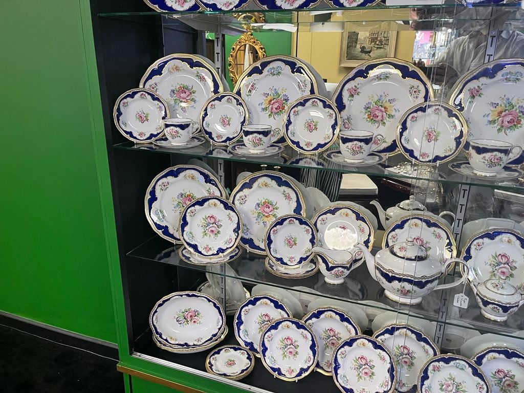 Royal Worcester Charlotte Dinner Service 70 Pieces - 8