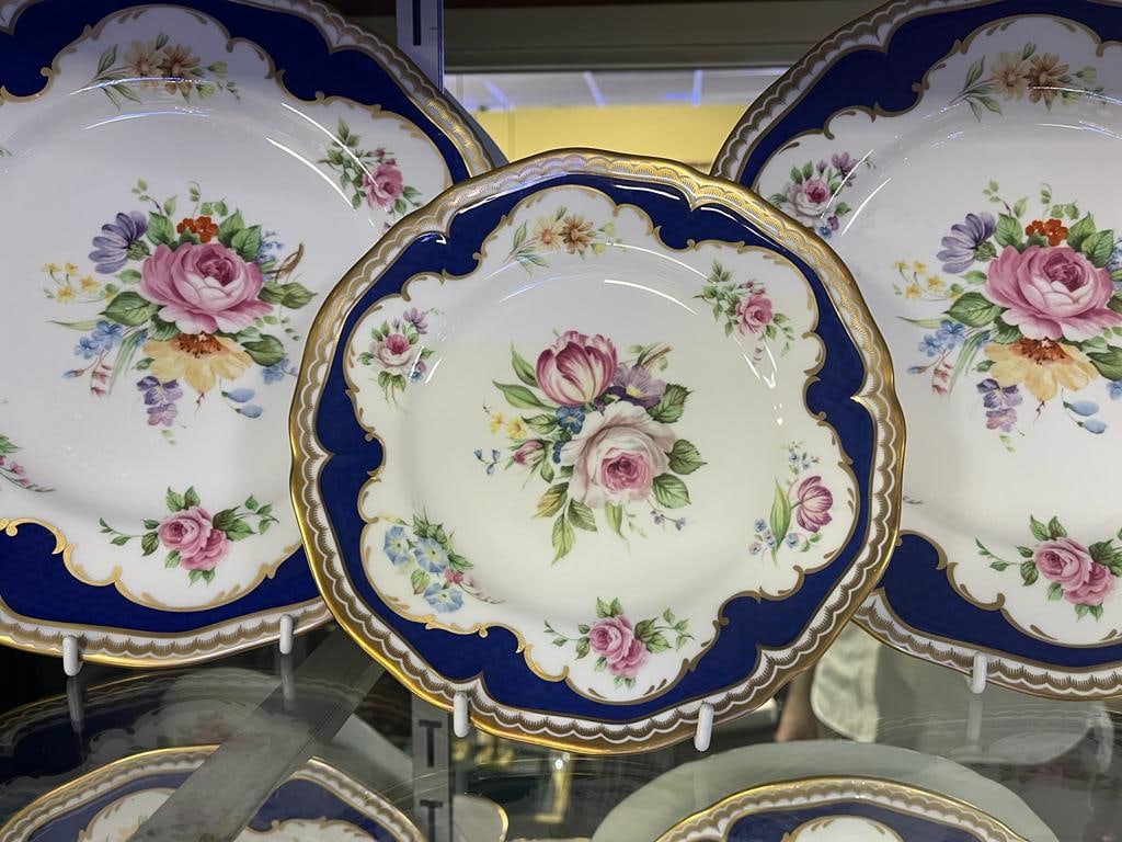 Royal Worcester Charlotte Dinner Service 70 Pieces - 9
