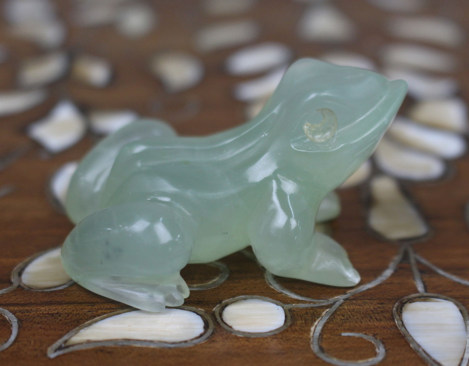 Small Carved Green Stone Frog Ornament - 3