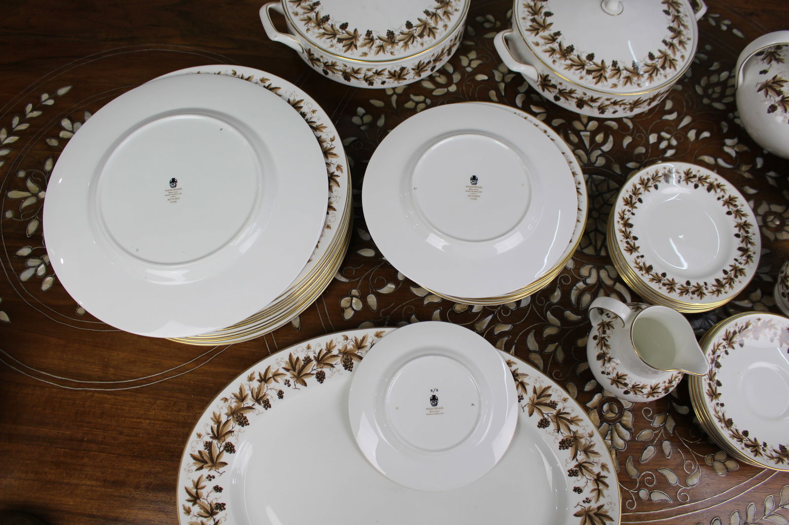 Large Wedgwood ‘Autumn Vine’ Bone China Dinner & Tea Service - 7