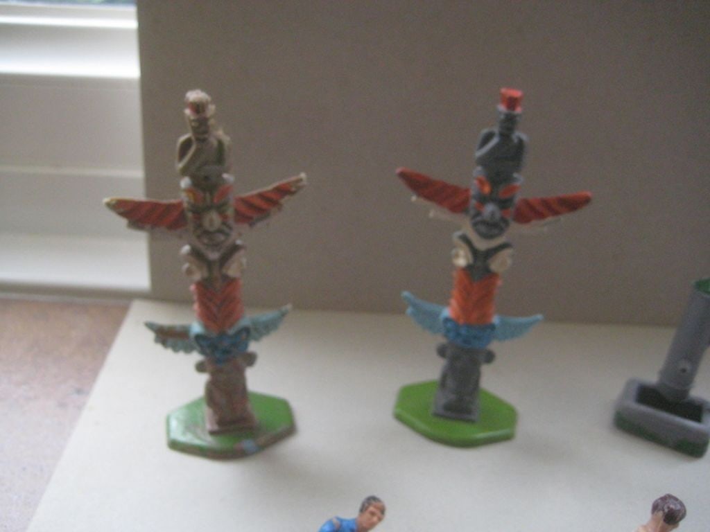 A Group of 7 Vintage Plastic Figures - 5