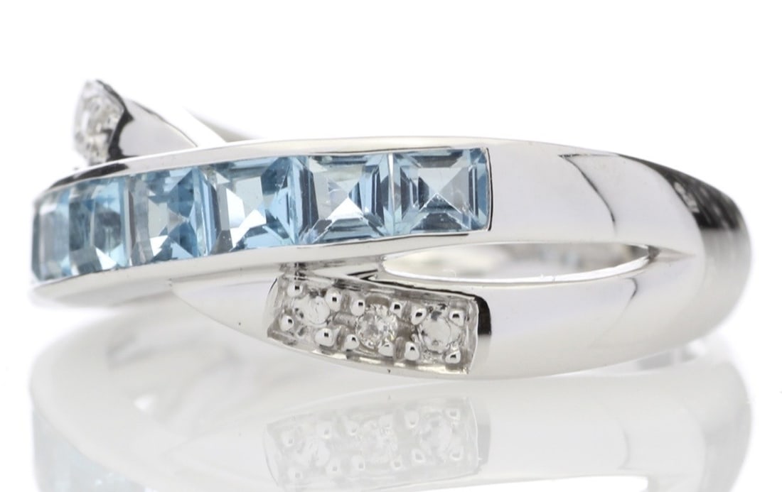 This Twist On A Classic Ring Is Stunning. Seven Beautiful Princess Cut Blue Topaz Gemstones - 3