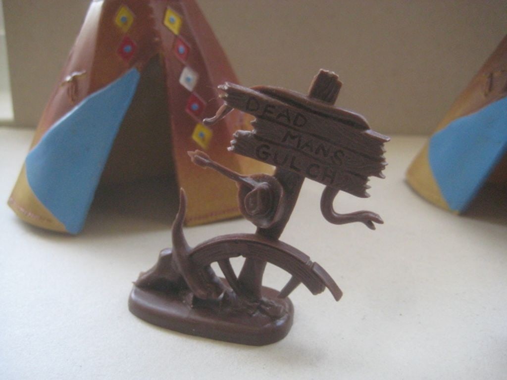 A Group of 4 Vintage Britain's Ltd Plastic Figures - 3