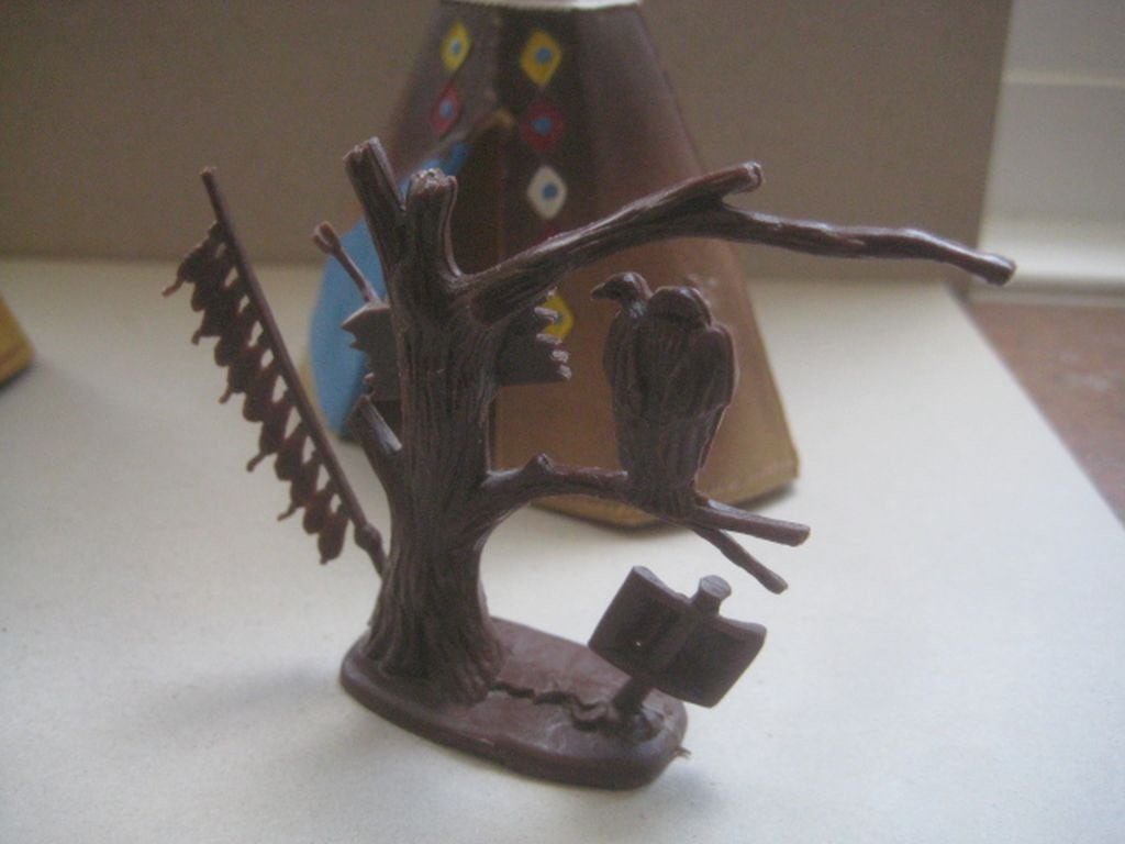 A Group of 4 Vintage Britain's Ltd Plastic Figures - 4