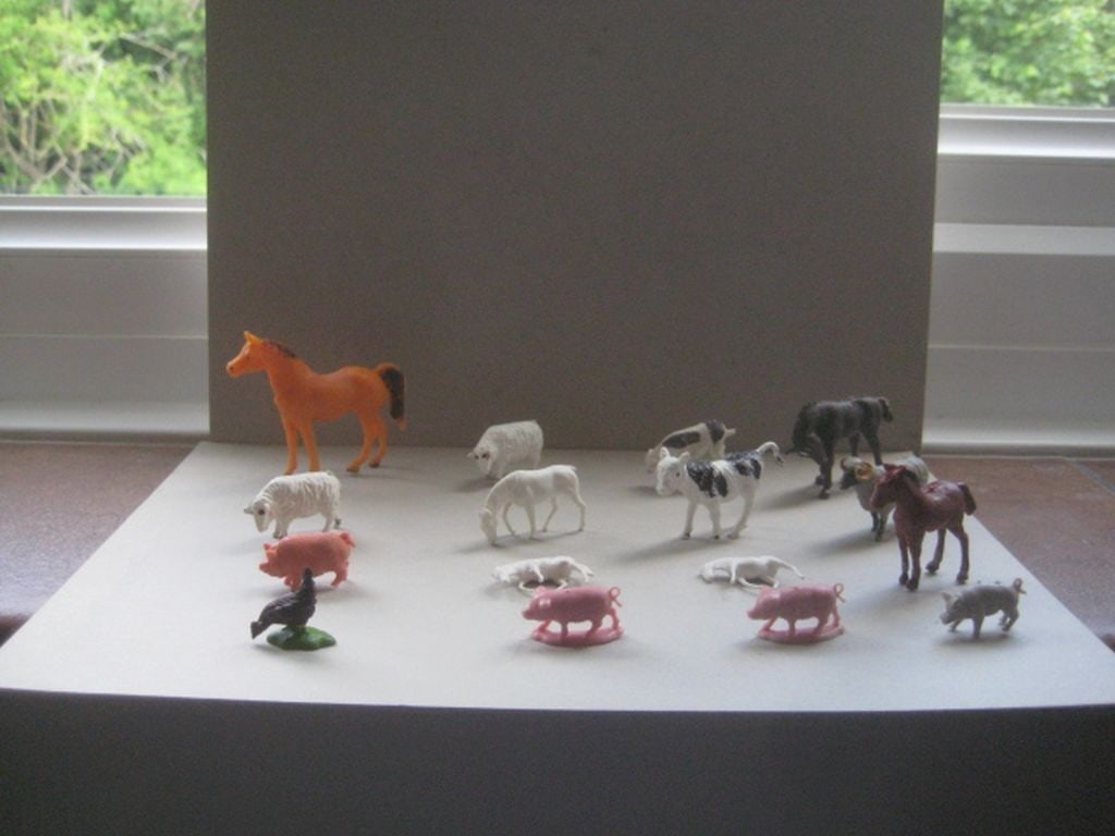A Group of 16 Vintage Plastic Farm Animals: Title: A Group of 16 Vintage Plastic Farm Animals Description: A Group of 16 Vintage Plastic Farm Animals. Condition: Used Condition: Used Delivery option: