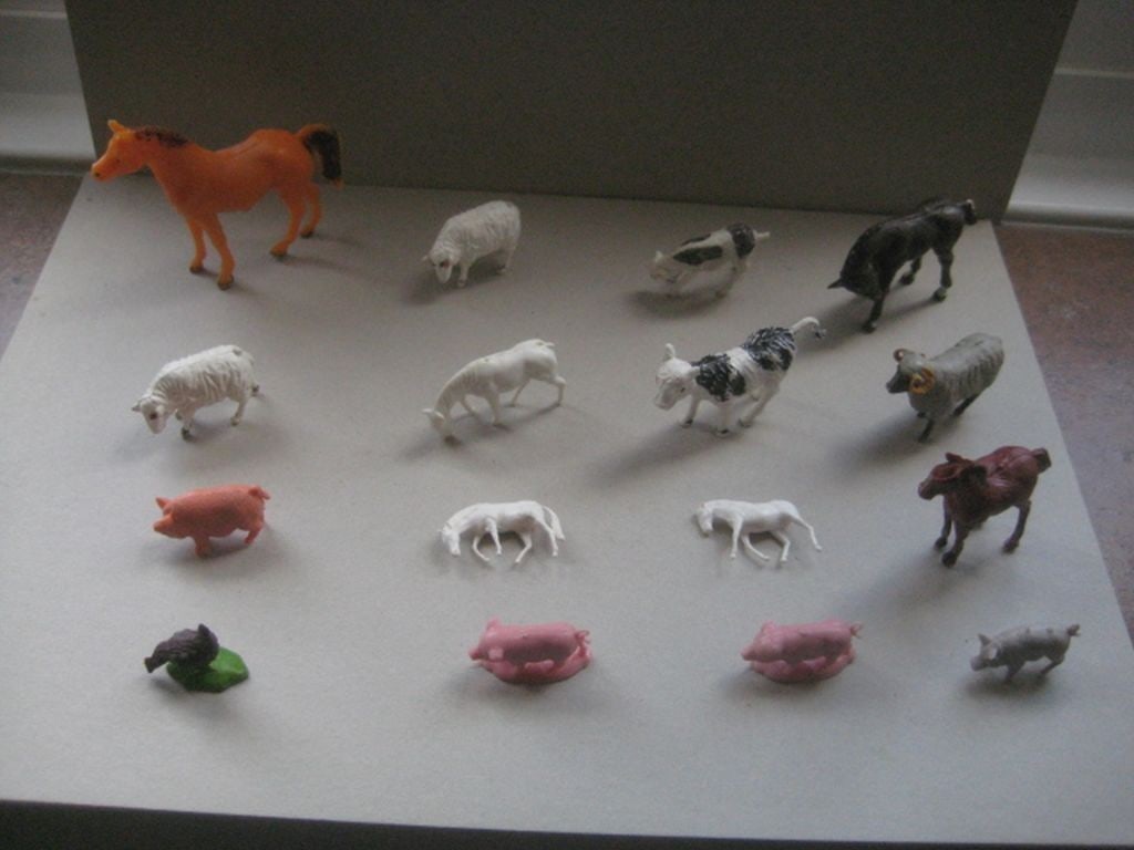 A Group of 16 Vintage Plastic Farm Animals - 2