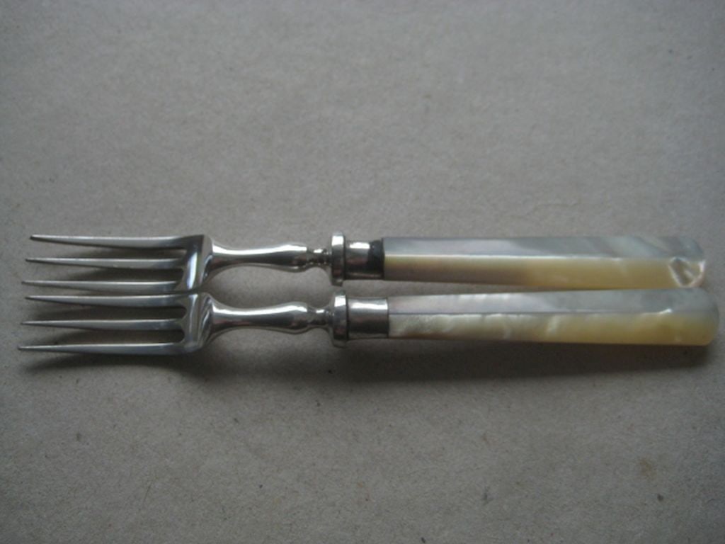 Antique Pair of Mother of Pearl Hafted Silver Plated Pickle Forks - 5