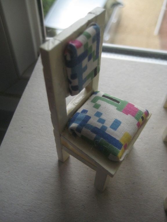 Vintage Dolls House Wooden Table, Settee Chair, and Three Chairs - 7