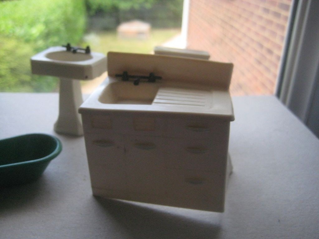 Vintage Dolls House Plastic Bathroom Suite - 2