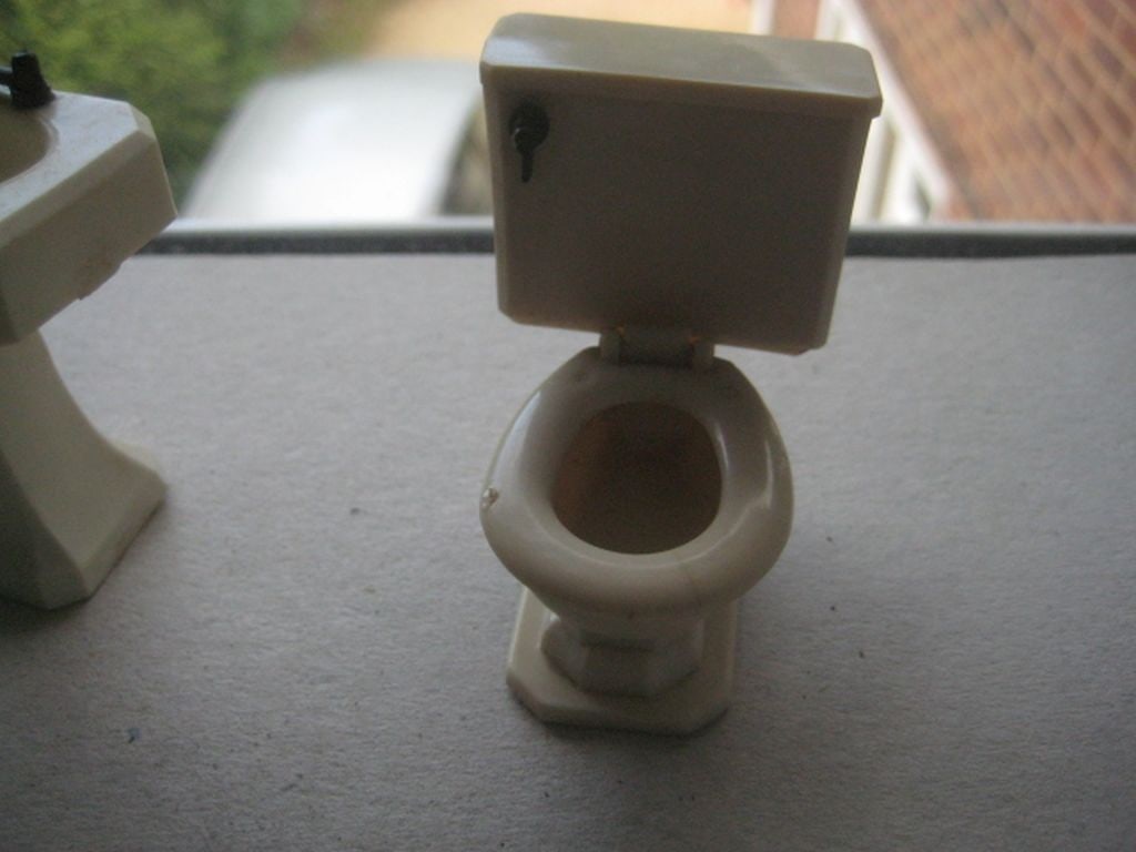 Vintage Dolls House Plastic Bathroom Suite - 4