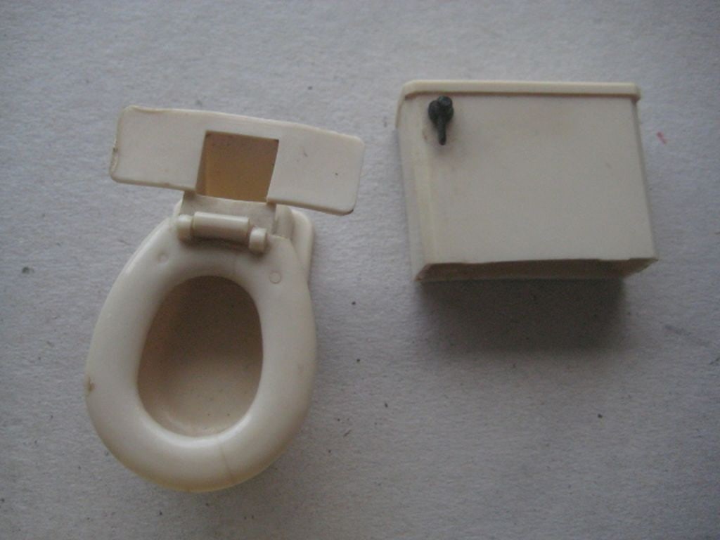 Vintage Dolls House Plastic Bathroom Suite - 6