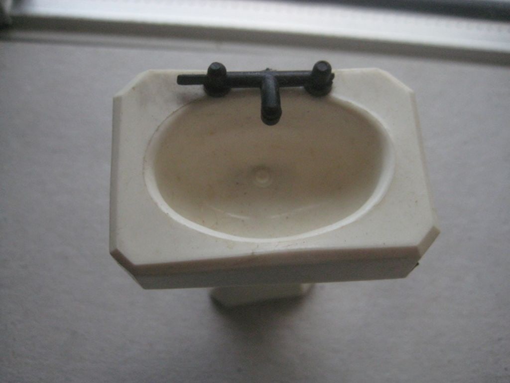 Vintage Dolls House Plastic Bathroom Suite - 7