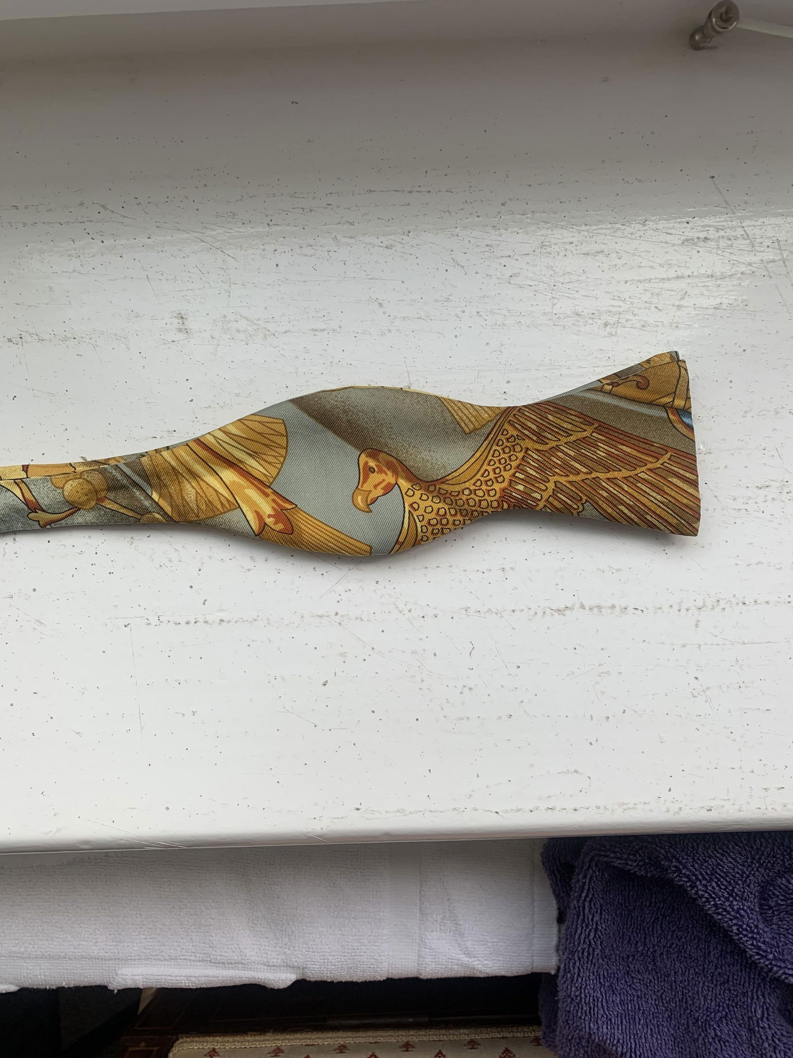 1950’s Vintage Hermès Bow Tie: Title: 1950’s Vintage Hermès Bow Tie Description: Absolutely stunning 1950’s vintage Hermès bow tie. Limited edition collector’s piece. Deco design. 