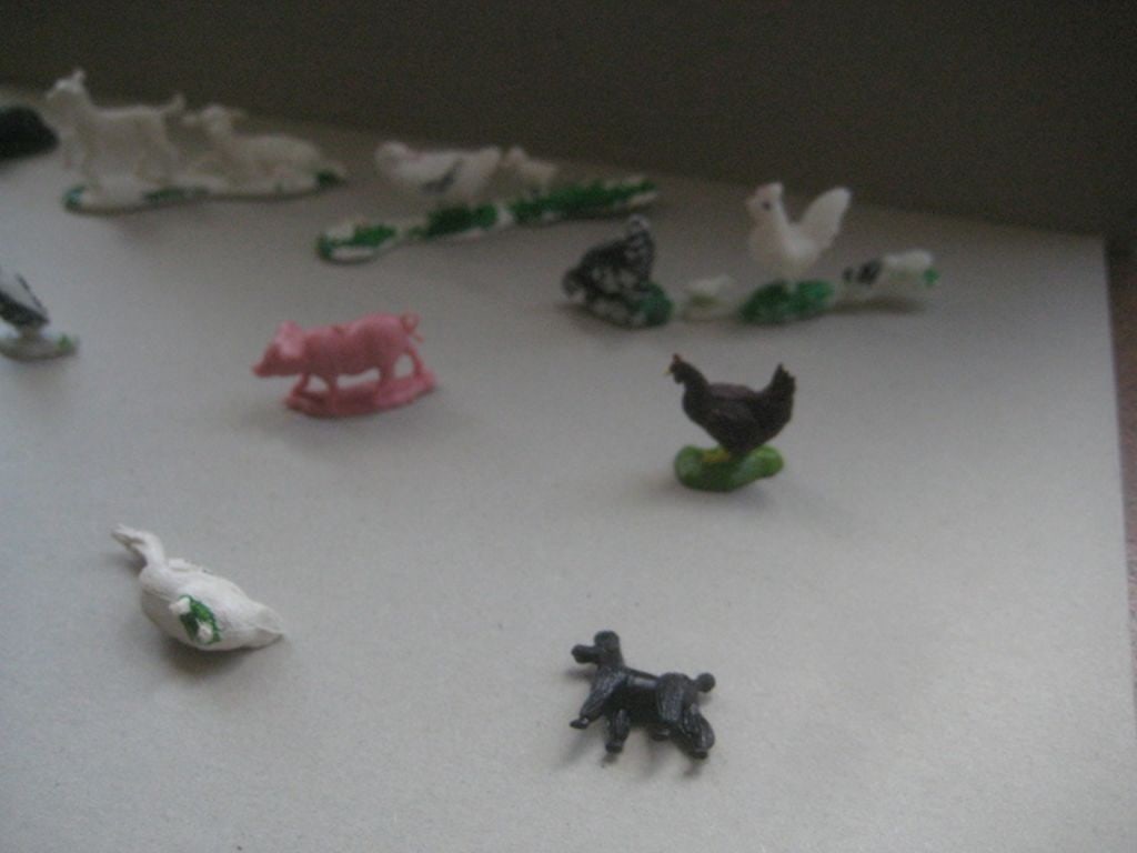 A Group of 12 Vintage Plastic Farm Animals - 3