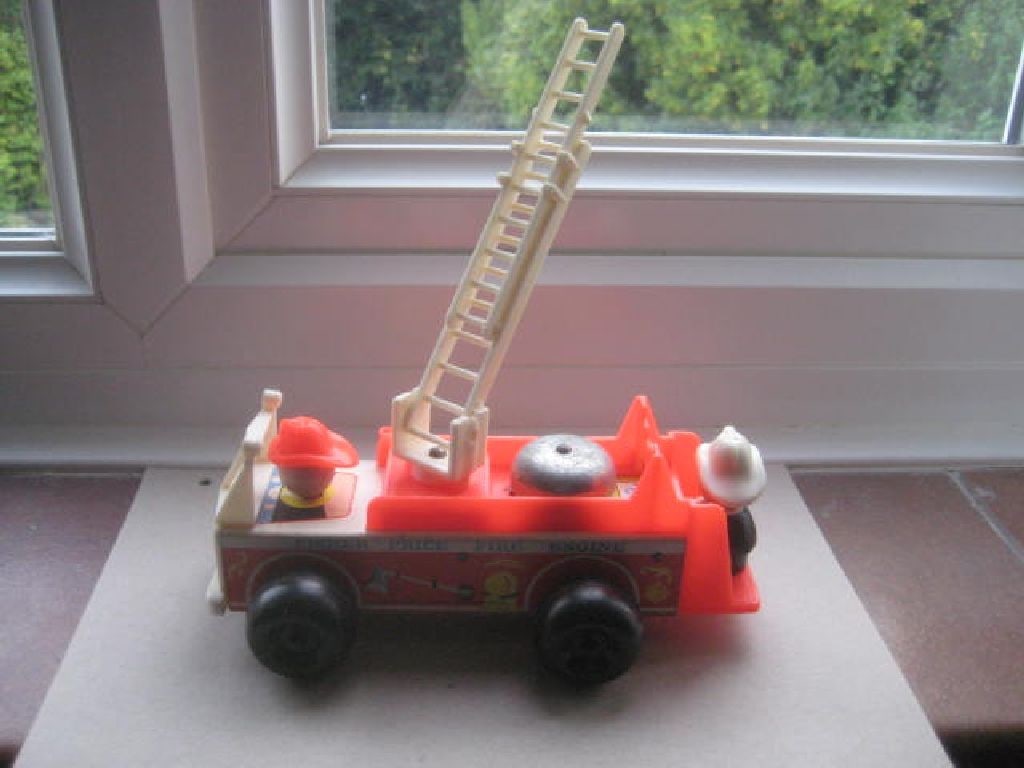 Vintage Fisher Price Fire Engine, Model Number 720 - 8