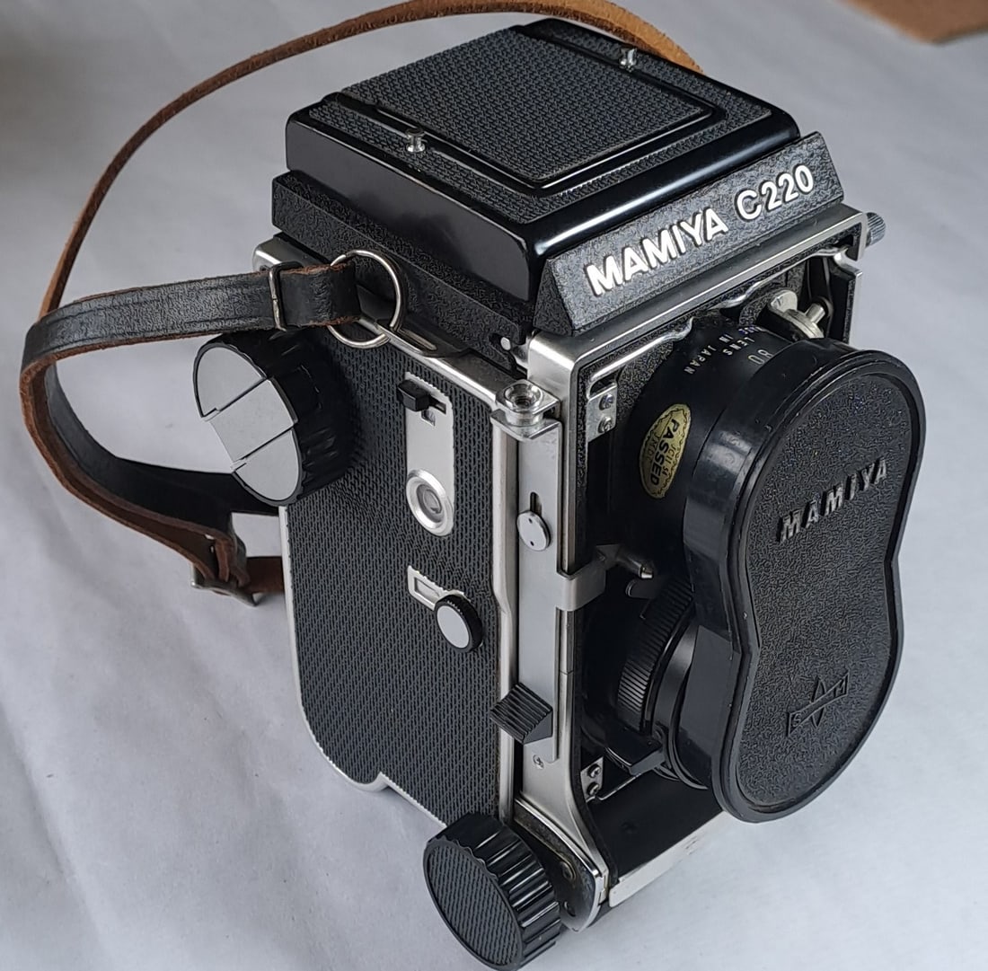 Mamiya C220 Pro TLR 120 Film Camera & Sekor 80mm f/2.8 Lens In Leather Case With Films: Title: Mamiya C220 Pro TLR 120 Film Camera & Sekor 80mm f/2.8 Lens In Leather Case With Films Description: Mamiya C220 Pro TLR 120 Film Camera & Sekor 80mm f/2.8 Lens In leather case