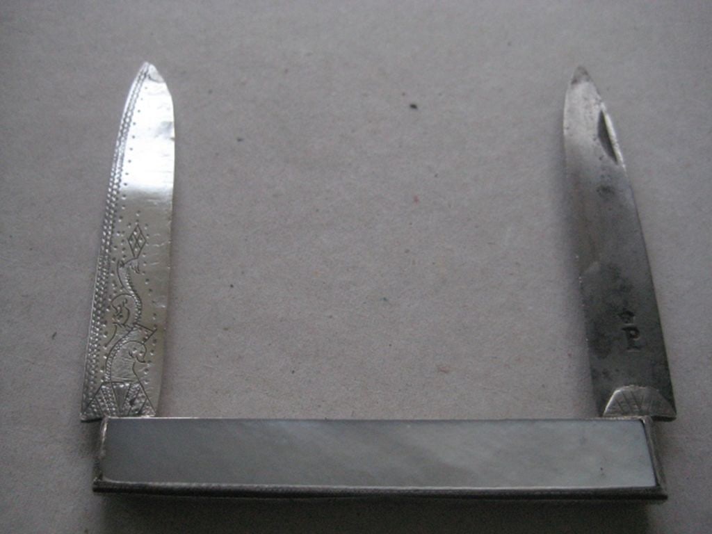 French Mother of Pearl Hafted Silver Twin Bladed Fruit Knife (1 of 15)
