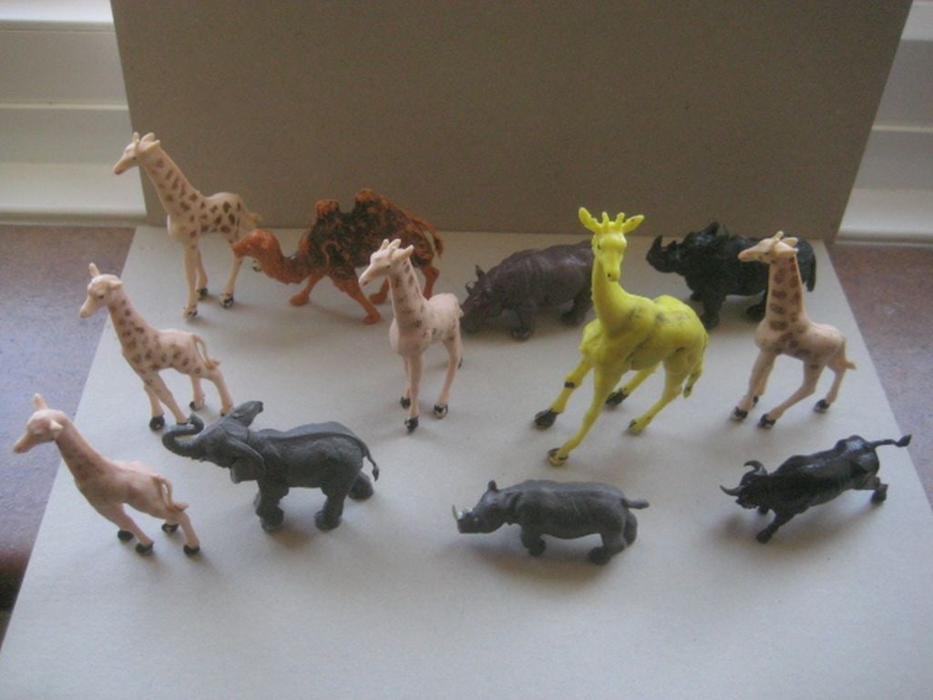 A Group of 12 Vintage Plastic Animals - 2