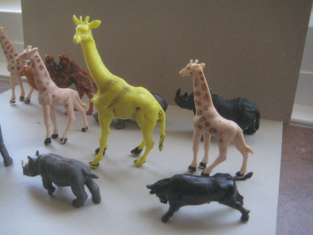 A Group of 12 Vintage Plastic Animals - 3