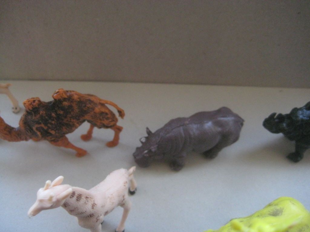 A Group of 12 Vintage Plastic Animals - 5