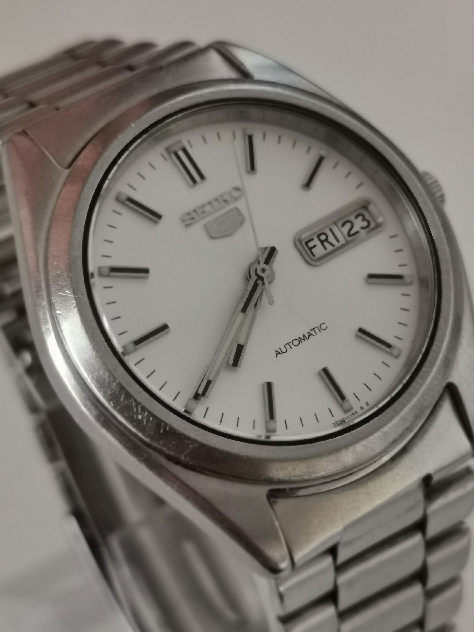 Seiko 5 Automatic Men’s Watch With White Dial and Day/Date (1 of 5)