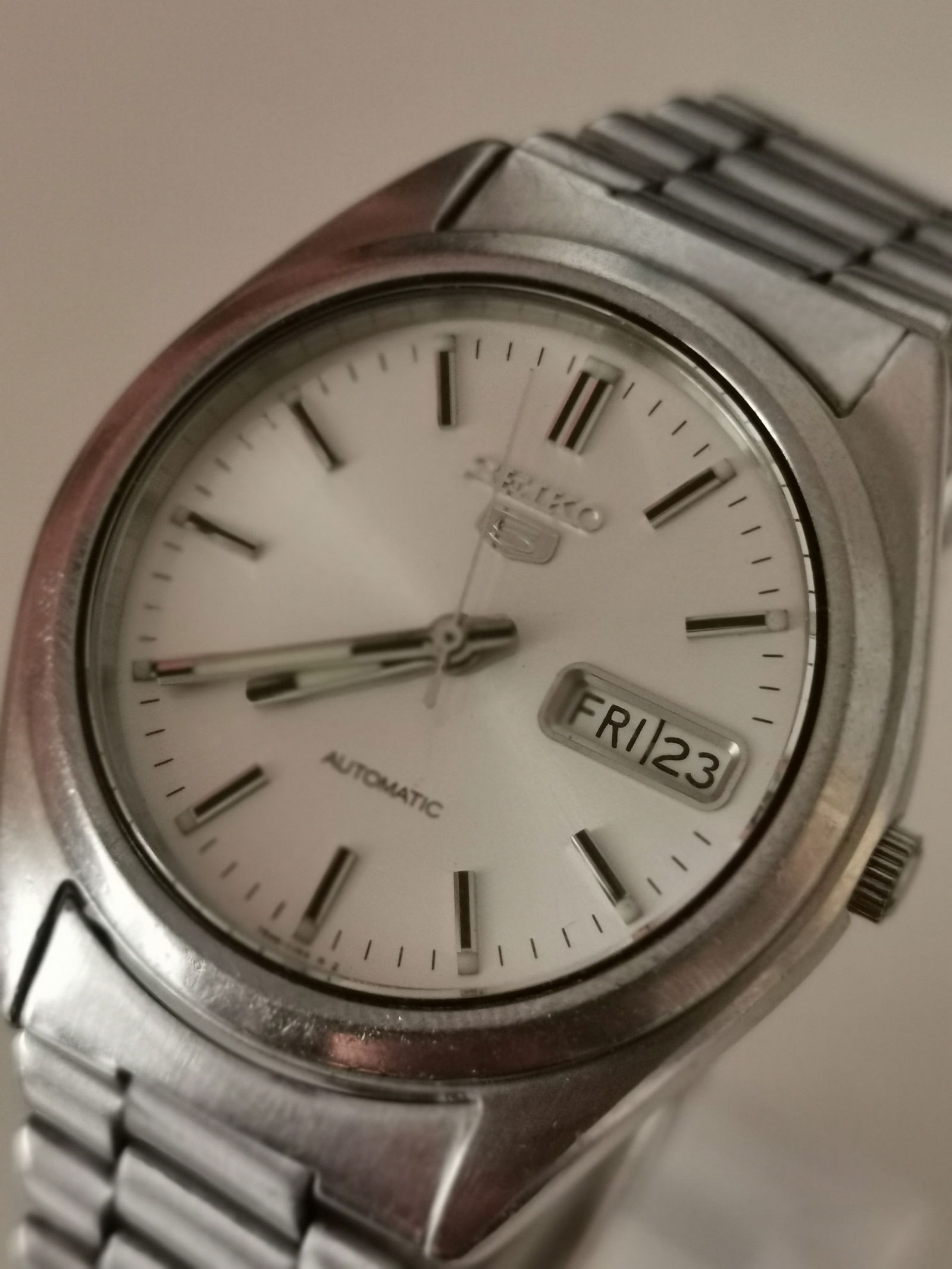 Seiko 5 Automatic Men’s Watch With White Dial and Day/Date - 4