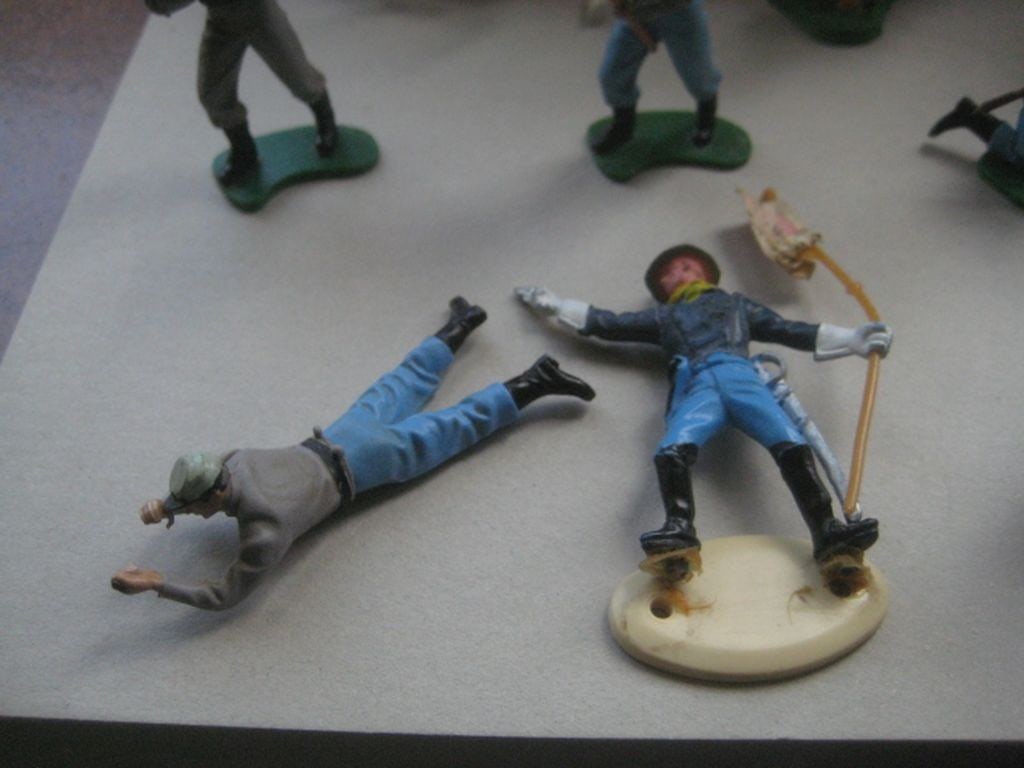 A Group of 11 Vintage Britain's Ltd Plastic Soldiers - 6