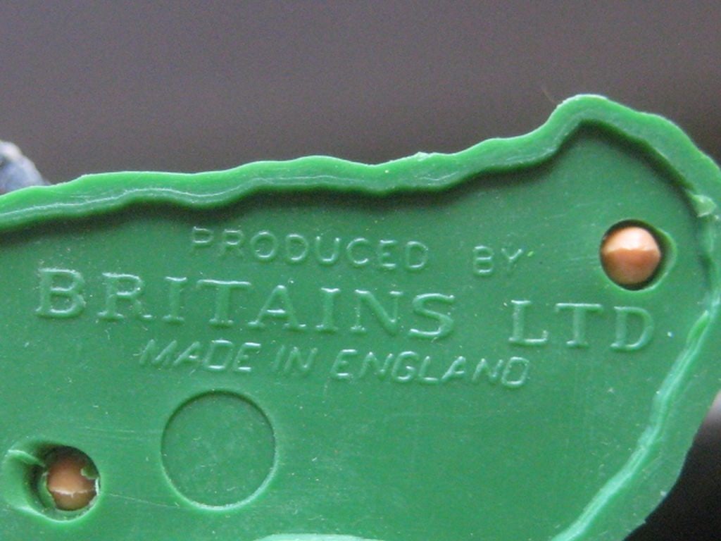 A Group of 11 Vintage Britain's Ltd Plastic Soldiers - 8