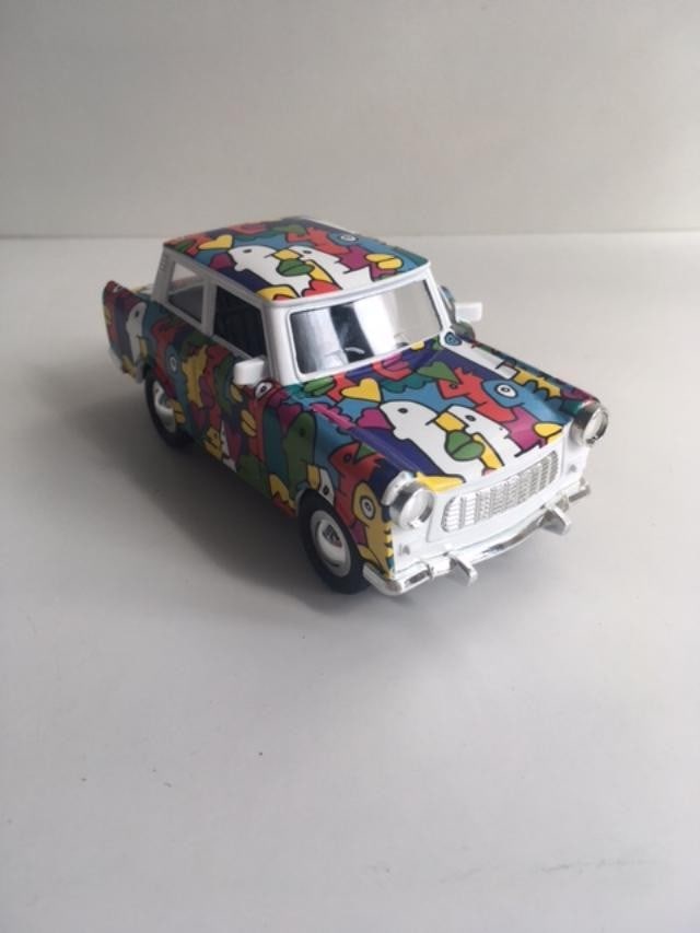 Thierry Noir (b.1958) ‘Heads’ Berlin Trabant Car In Colours By Thierry Noir, 1994, Sold  - 3