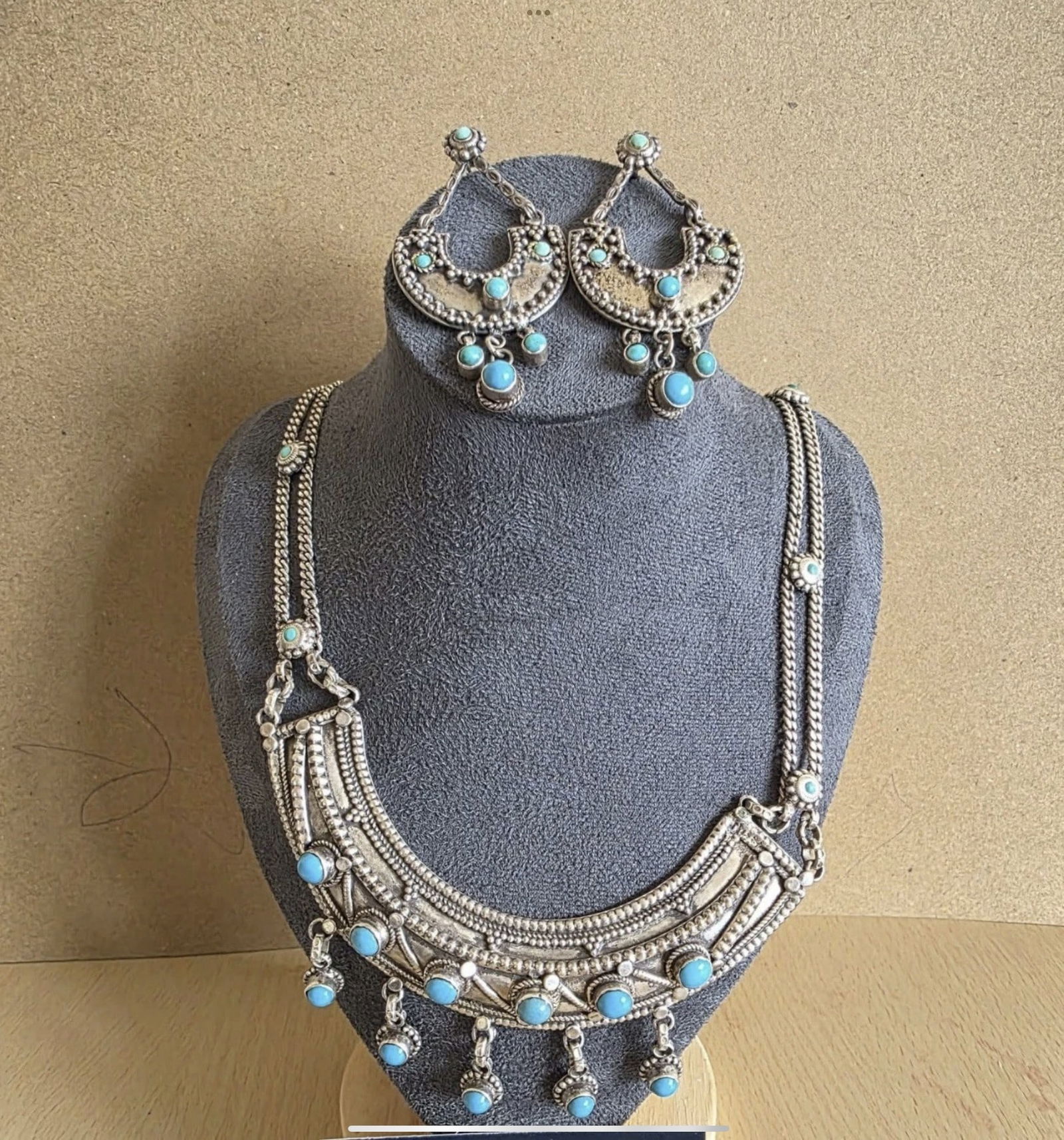 Vintage Sterling Silver /Turquoise Statement Choker Necklace & Earrings Set 116g: Title: Vintage Sterling Silver /Turquoise Statement Choker Necklace & Earrings Set 116g Description: Stunning Vintage Sterling Silver /turquoise Statement Choker Necklace & Earrings