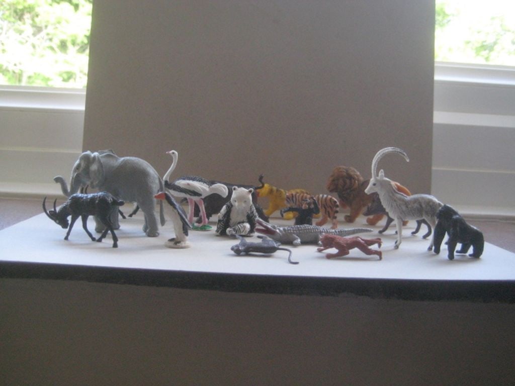 A Group of 19 Vintage Plastic Animals: Title: A Group of 19 Vintage Plastic Animals Description: A Group of 19 Vintage Plastic Farm Animals. Condition: Used 