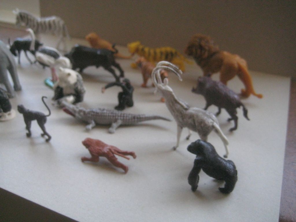A Group of 19 Vintage Plastic Animals - 3