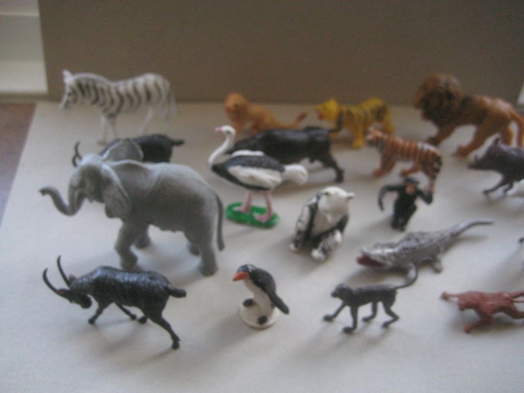 A Group of 19 Vintage Plastic Animals - 4