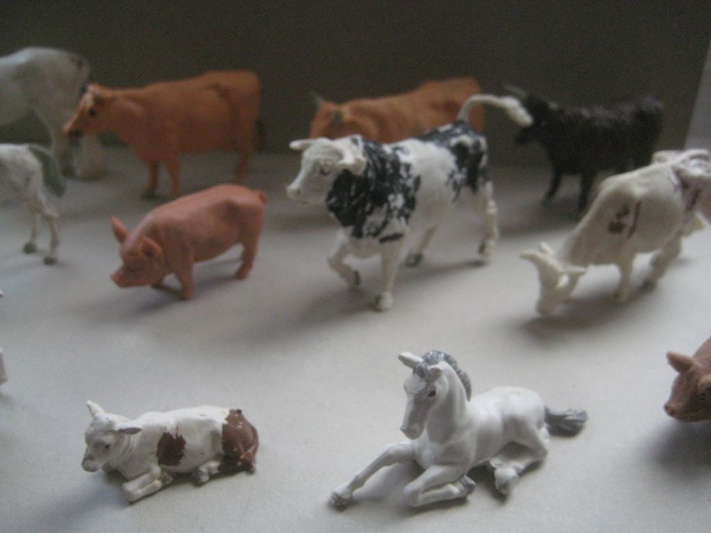 A Group of 12 Vintage Britain's Ltd Plastic Farm Animals - 4